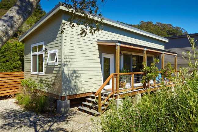 Simple California Tiny House Saves on Cost Without Sacrificing Style