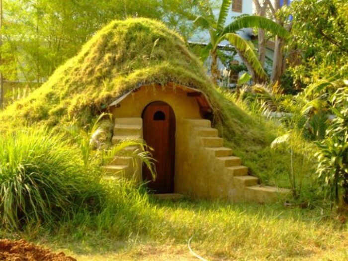 Fabulous Do It Yourself Hobbit Hole … Costs Only $300 To Build!