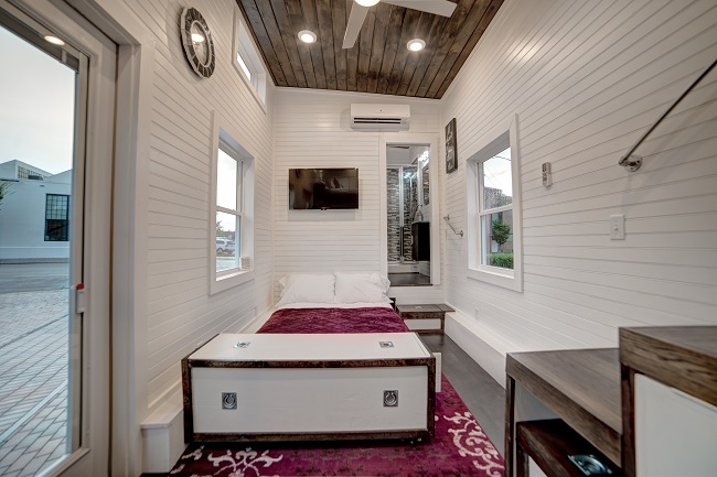This Tiny House Features Exquisite Contemporary Design