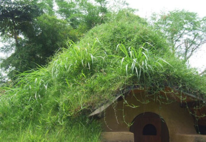 Fabulous Do It Yourself Hobbit Hole … Costs Only $300 To Build!