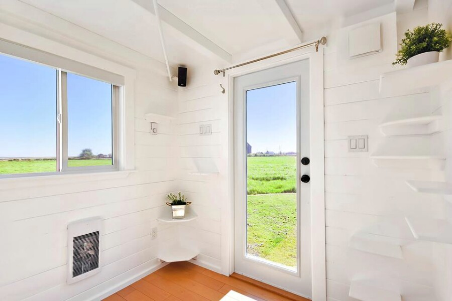 When You See Inside This Tiny House, You’ll Be Amazed At What Can Fit Inside Just 28 Feet!
