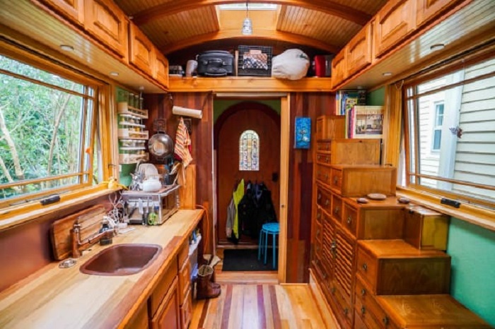 Lina Menard’s Lucky Penny Tiny House Looks Like a Fairytale Caravan!