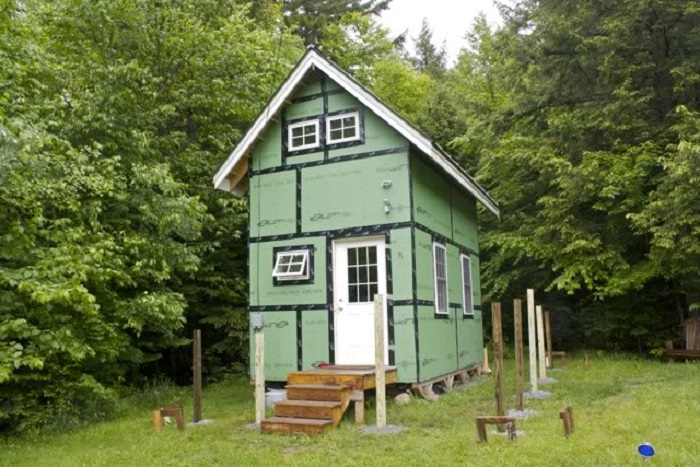 This Tiny Loft Cabin Has a Wonderfully Traditional Look About It!