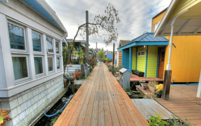 This Beautiful Tiny Houseboat From Seattle Will Amaze You