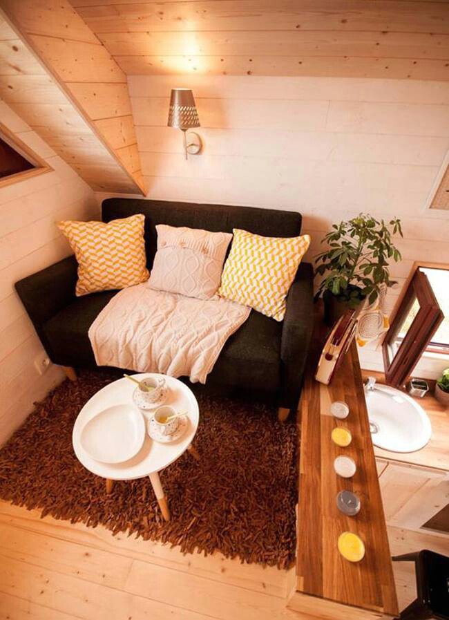 Baluchon’s Incredibly Cozy Tiny House Features a Warm and Rustic Color Scheme