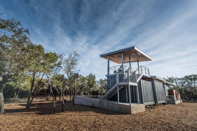 Weekend Retreat Out of Shipping Containers