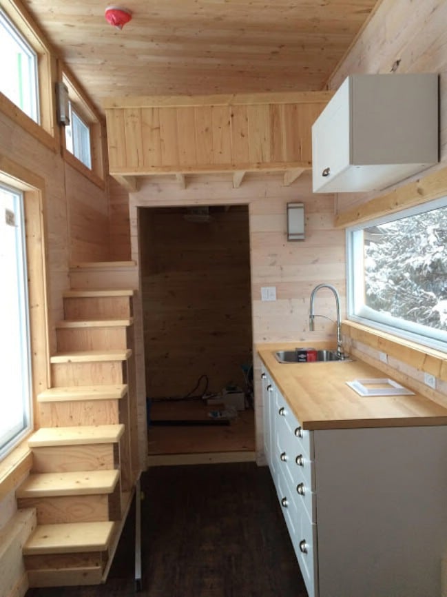 Cozy Canadian Tiny House Up for Sale in Quebec