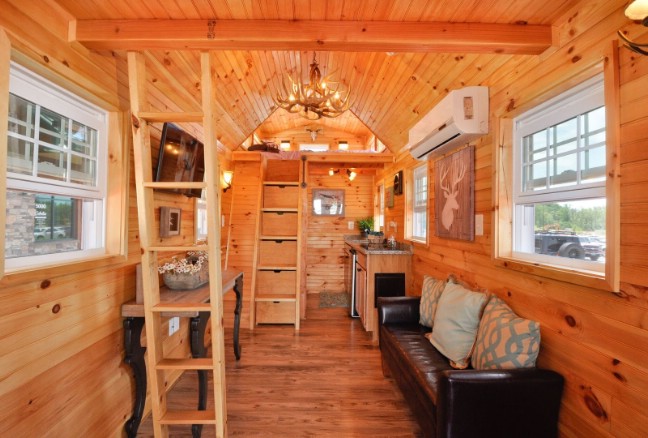 Rustic Mountaineer Tiny House by Tiny House Building Company