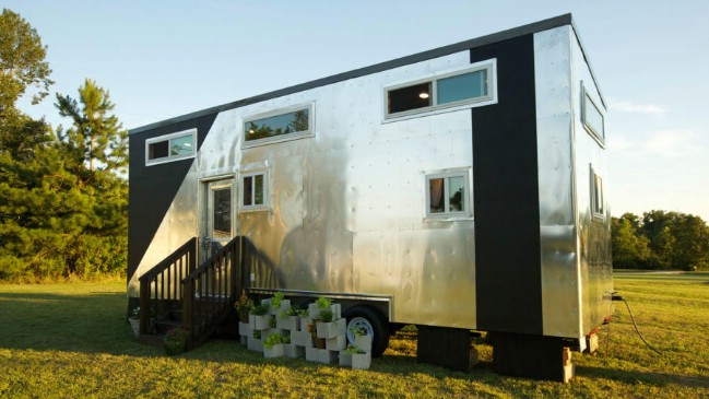 Airplane-Inspired 315 Square Feet Tiny House