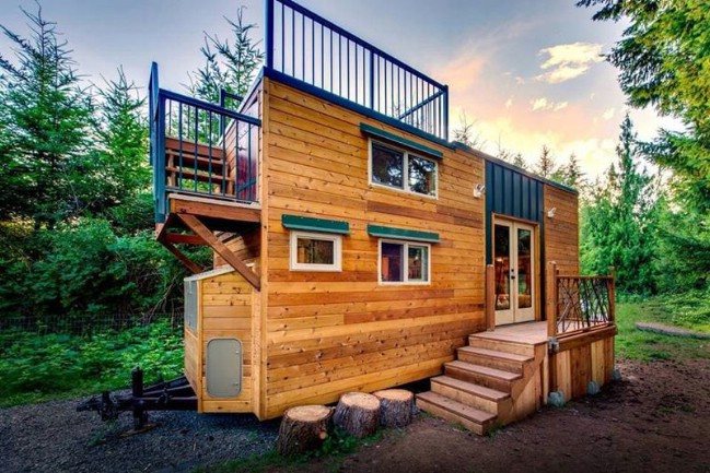 Engineering Couple Plus Their Three Dogs Live in 200 Square Foot Tiny House