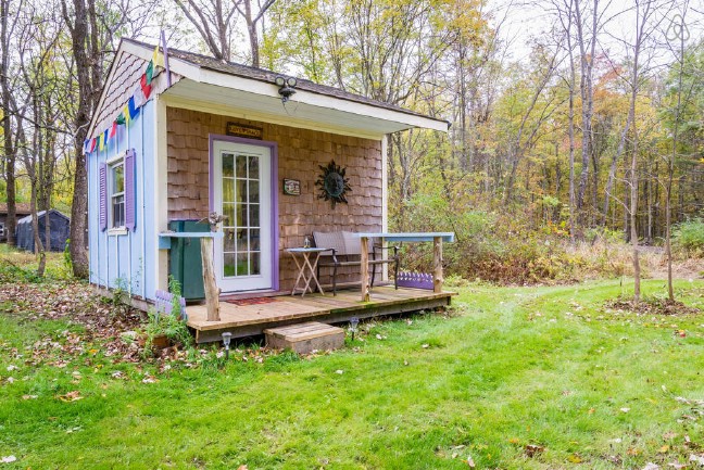 Picture-Perfect Off-Grid Tiny House for Rent in New York