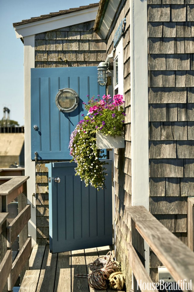 Nantucket Tiny House Captures the Love of Boating on a Beautiful Coastline