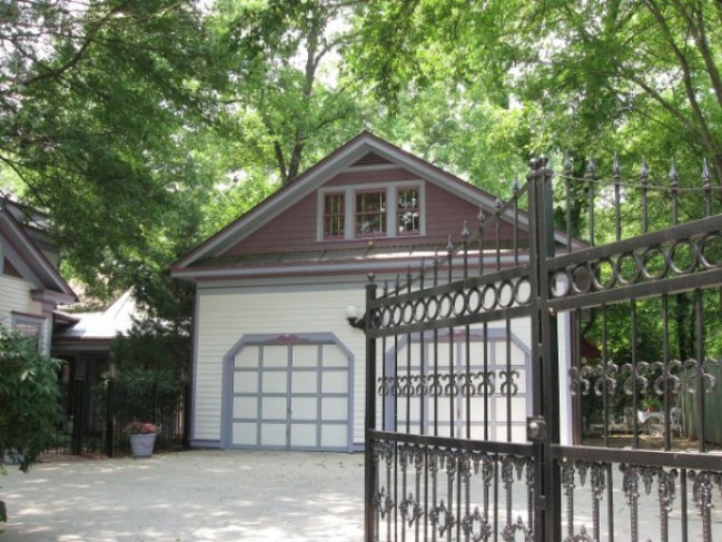 Atlanta Woman Turns Garage of Historic Home into Tiny House Rental