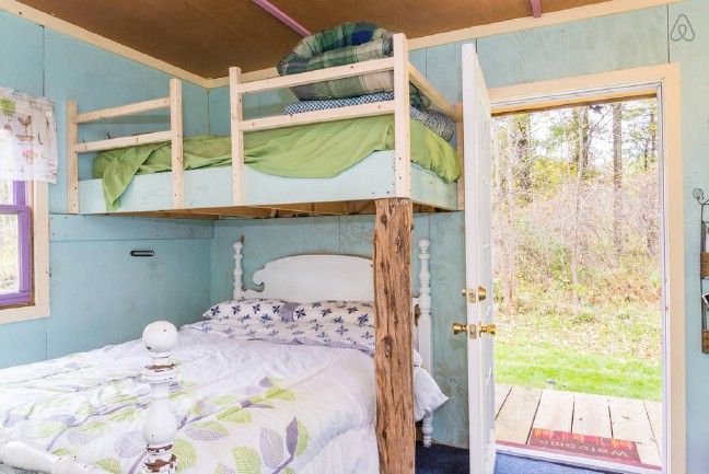 Picture-Perfect Off-Grid Tiny House for Rent in New York