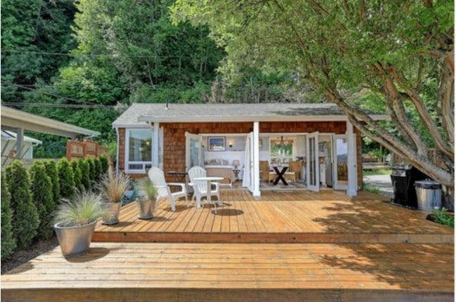 Picture-Perfect 330SF Tiny House on Camano Island Has Us Dreaming