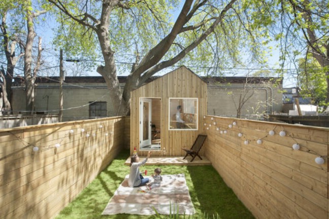 This 100-Square-Foot Garden Studio Is a Walled Oasis