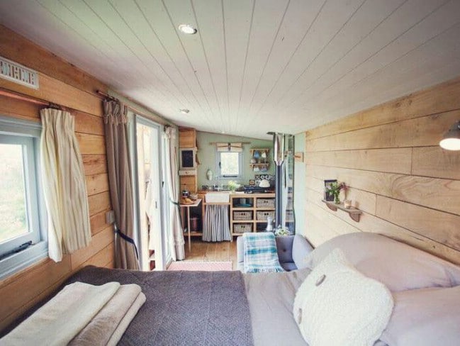 Burnt-Wood Cabin Is a Beautiful Rustic Camper With Some Glamorous Features