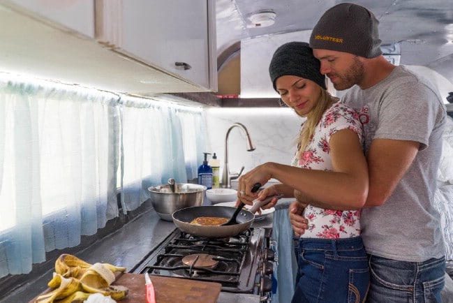 Adventure-Seeking Couple Builds Their Own Tiny House in Hawaii
