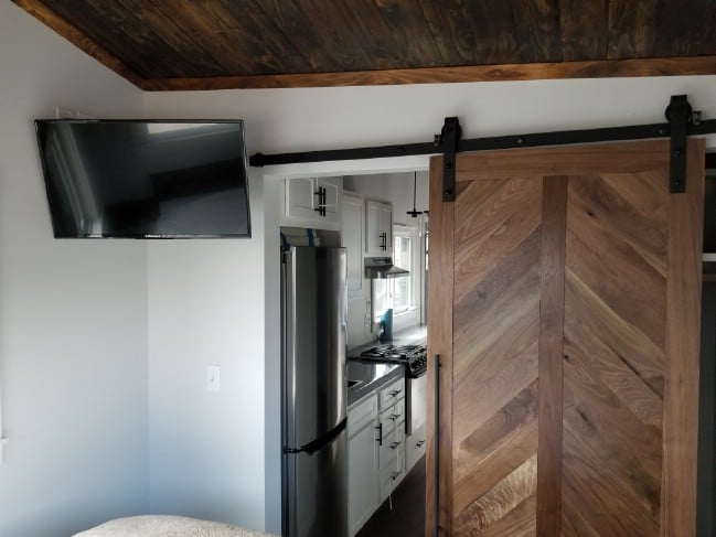 Silver Lake Is a Tiny House Which Combines the Best of Rustic and Modern Design Features
