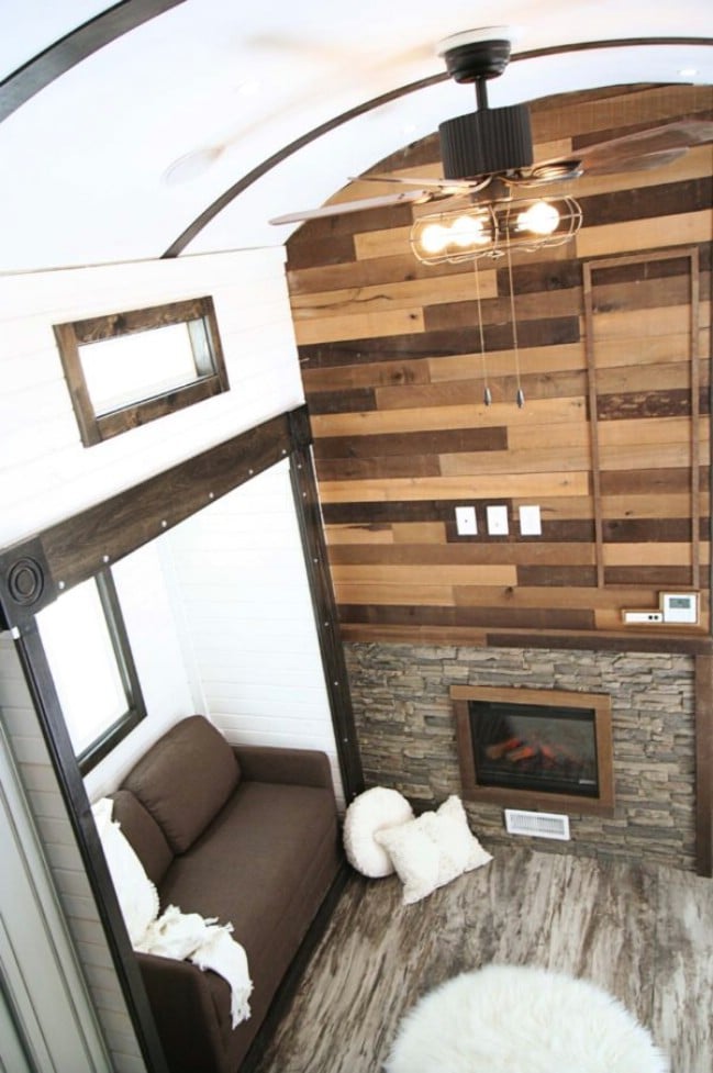 Check Out Another “Huge” Tiny House from Idahomes