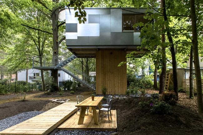 The Urban Treehouse is a Bridge Between Two Worlds