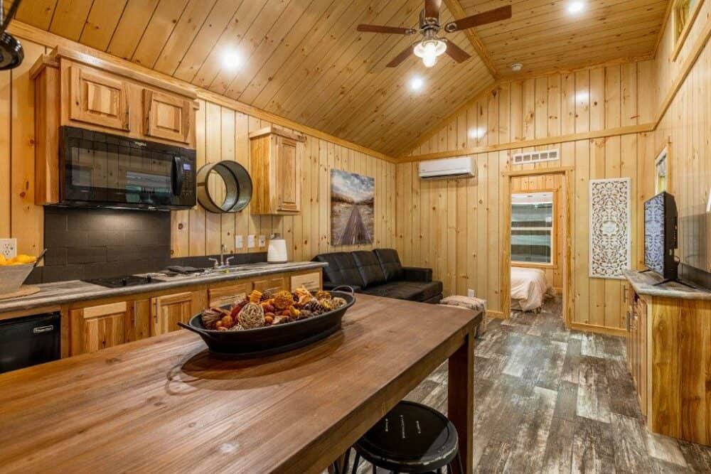 The Mountain Cabin Brings Rustic Style to Any Location - Tiny Houses