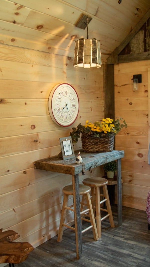 The Best Little Hen House is an Adorable Tiny House Measuring 8′ x 16′