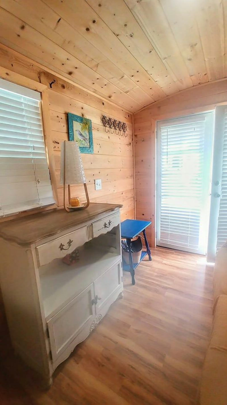 This Adorable 205-Square-Foot Tiny House Looks Like a Gypsy Wagon