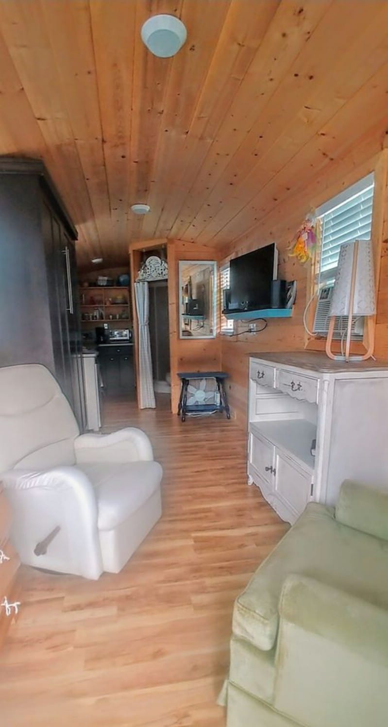 This Adorable 205-Square-Foot Tiny House Looks Like a Gypsy Wagon