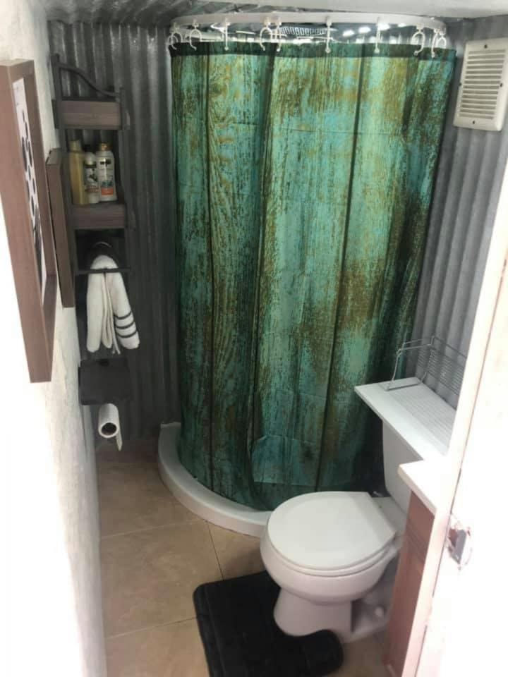 This Lovely 10’ x 20’ Tiny House is on Sale in Florida for Just 19,000