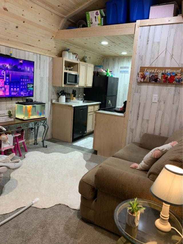 A Stunning 40' Tiny Home With 3 Bedrooms is a Perfect Family Home
