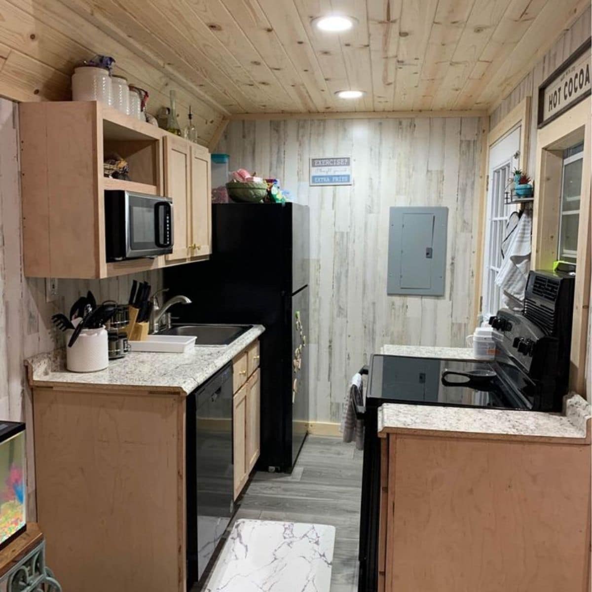 A Stunning 40' Tiny Home With 3 Bedrooms is a Perfect Family Home
