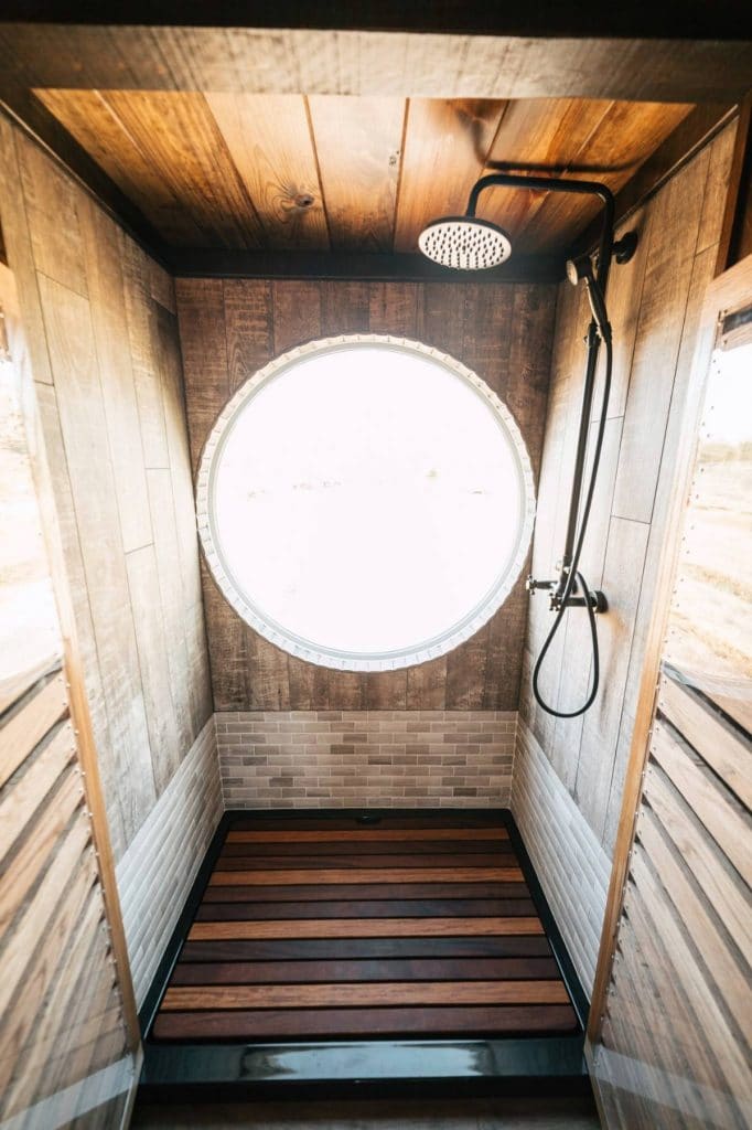 Shower with round window opening