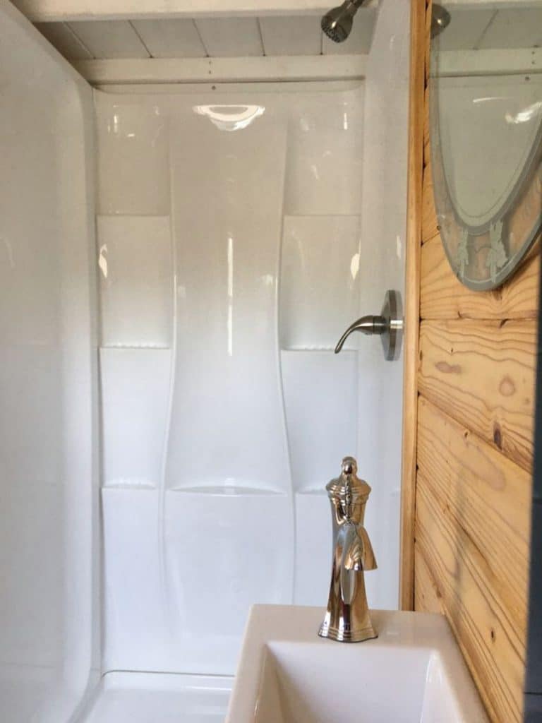 White shower stall with built-in shelves