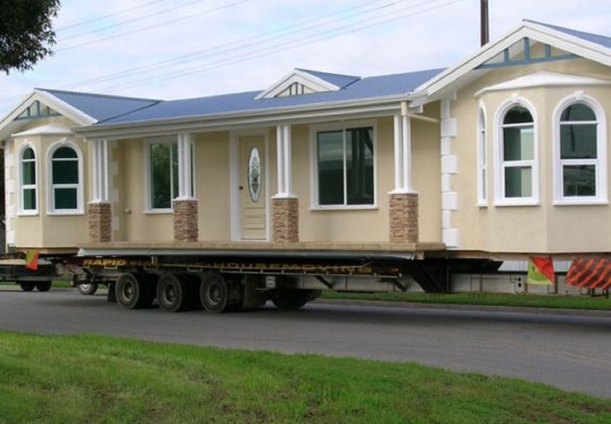 Modern long mobile home