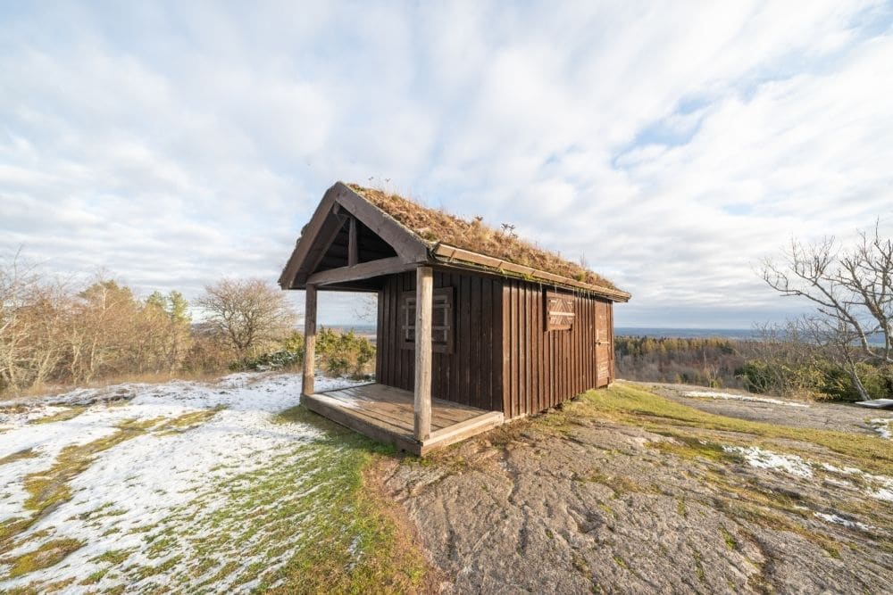 12 Awesome Small Log Cabins