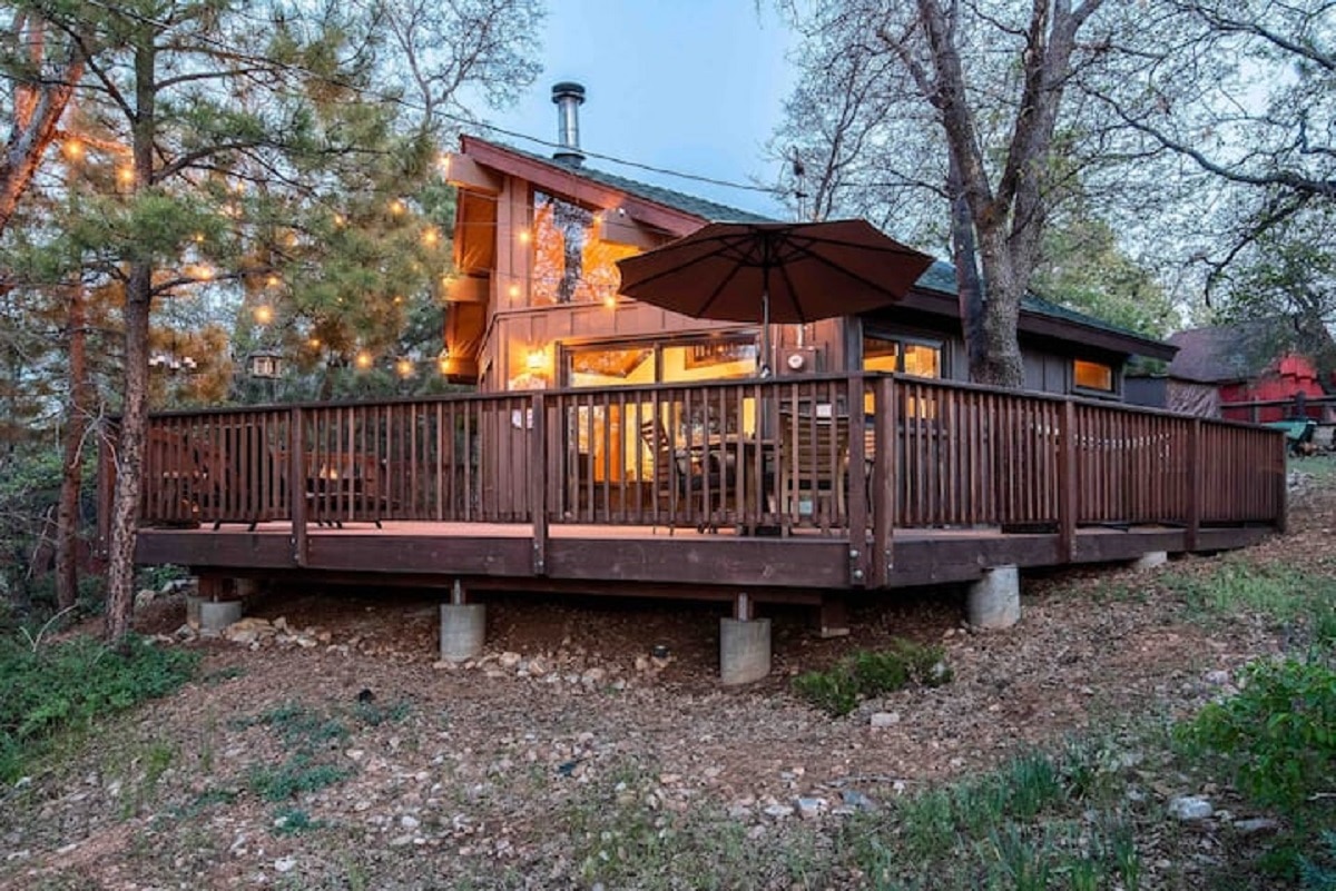 15. Modern Spa Cabin (Big Bear, California)