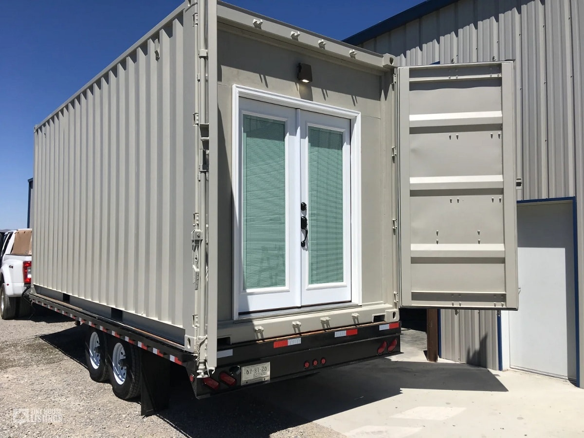 Container ban tiny house on wheels