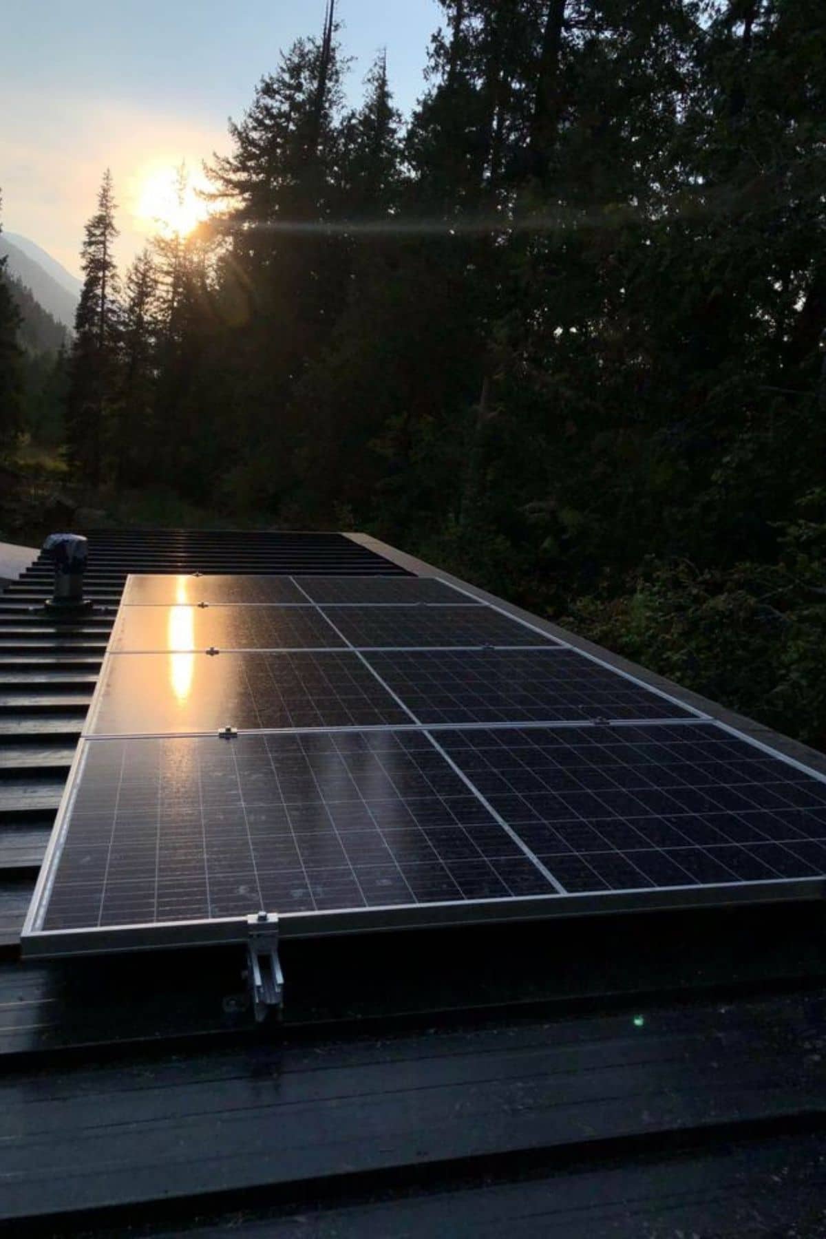 solar panels on top of tiny home