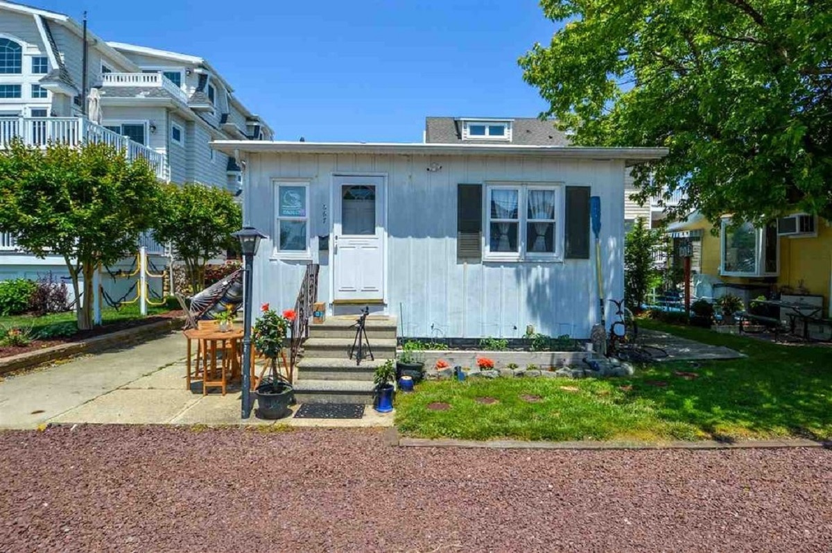 Beautiful tiny home in 667 22nd St, Avalon
