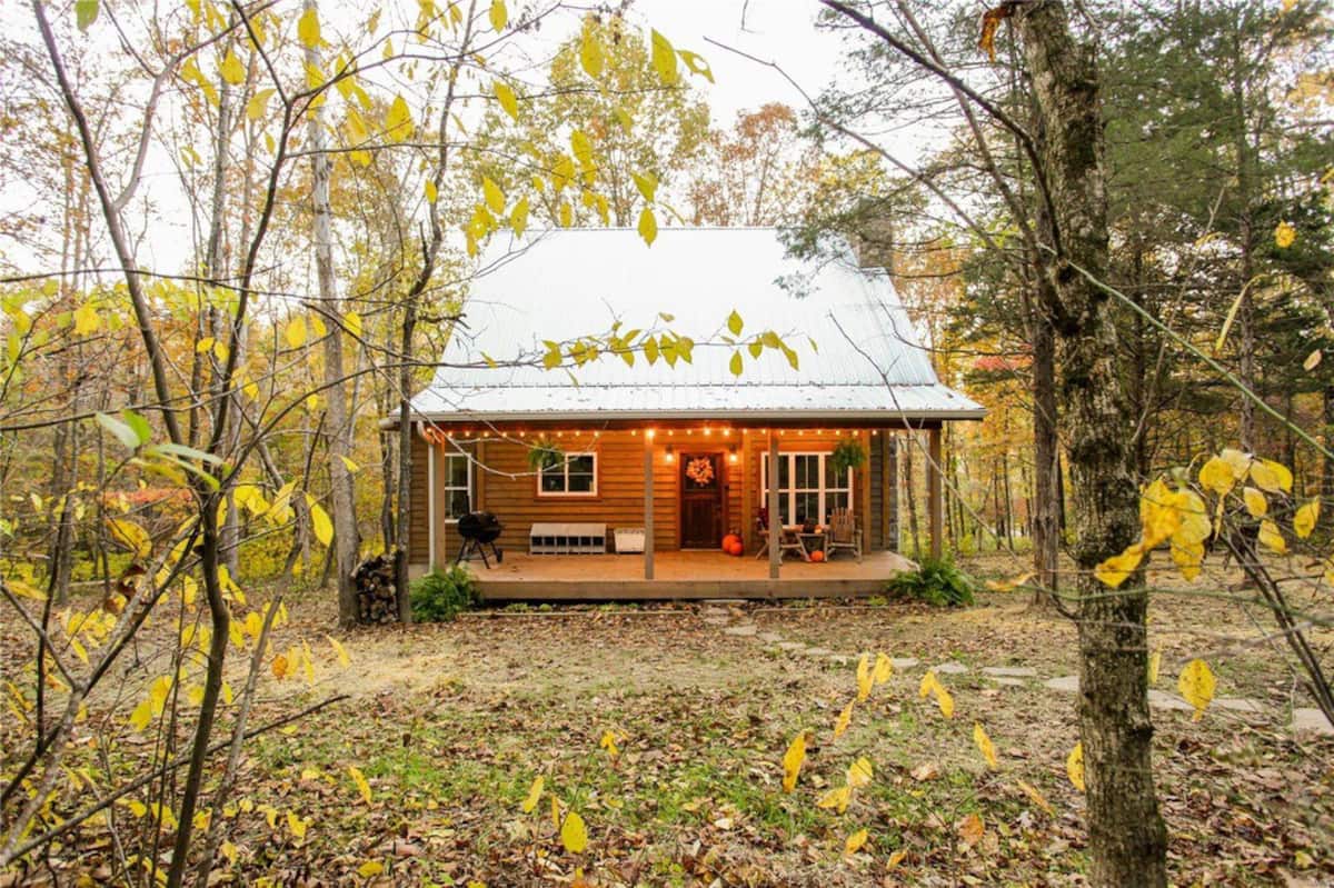7. Hawks Ridge Cabin (Saint James, Missouri)