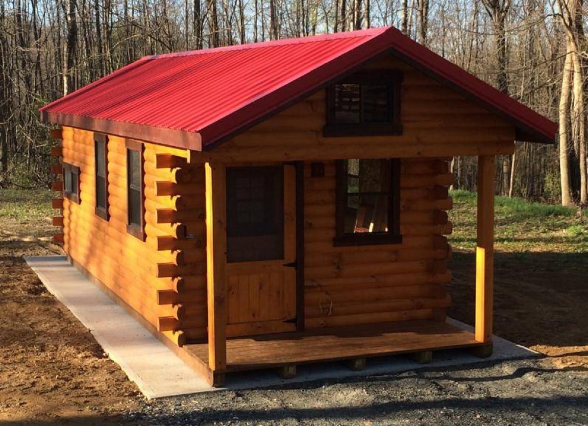 Compact Hunter Tiny Cabin in Jonesville, Michigan