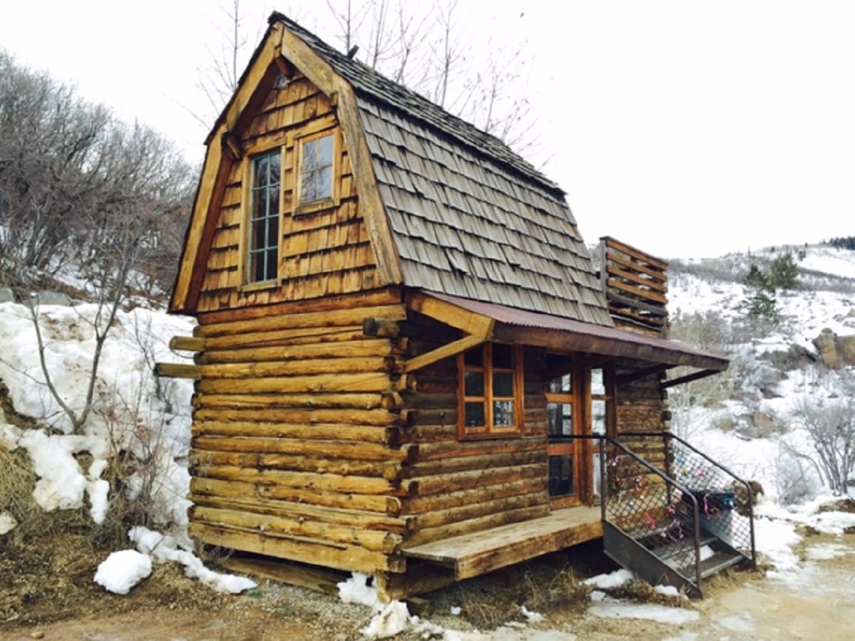 Tiny Log Cabin in Strawberry Park Hot Springs, Colorado
