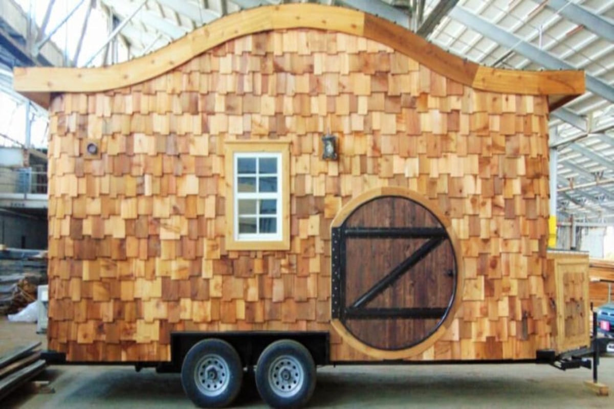 Hobbit style mobile home with wheels