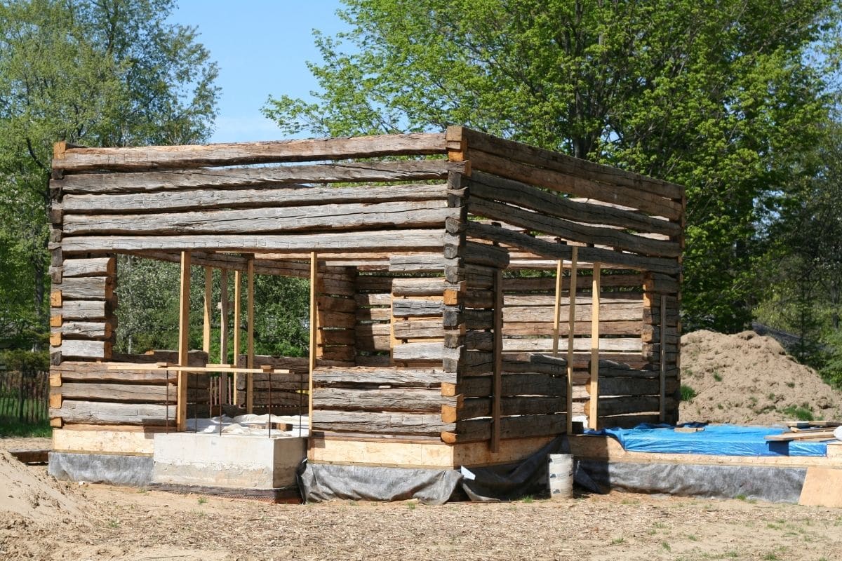 a small cabin house being constructed