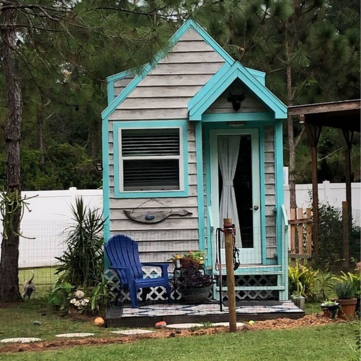 20' Custom Rustic Farmhouse Has Tons of Storage - Tiny Houses