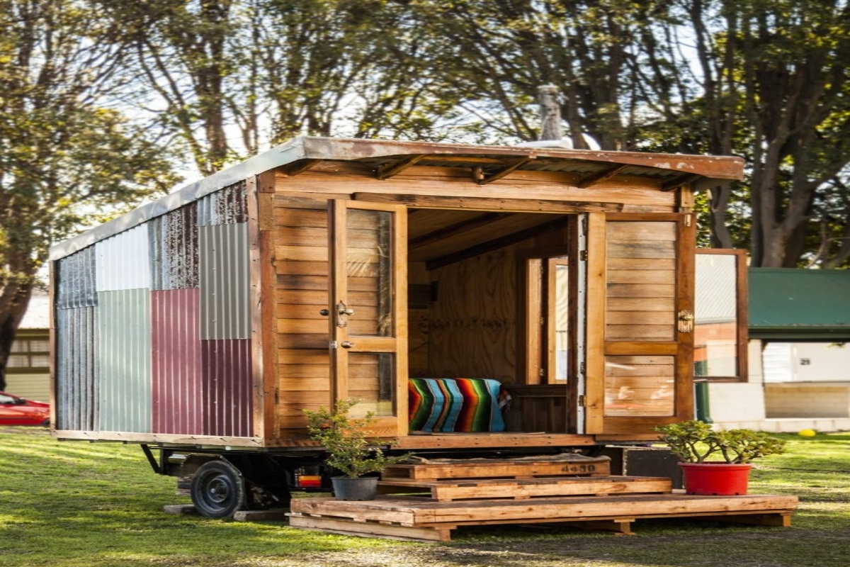 Container Style mobile home with wheels