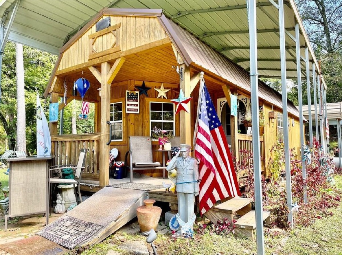Tiny Barn Cabin House in Jasper, Georgia