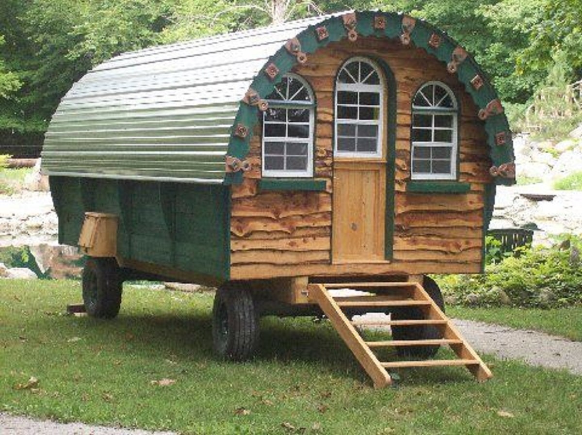 Curved roof green tiny house