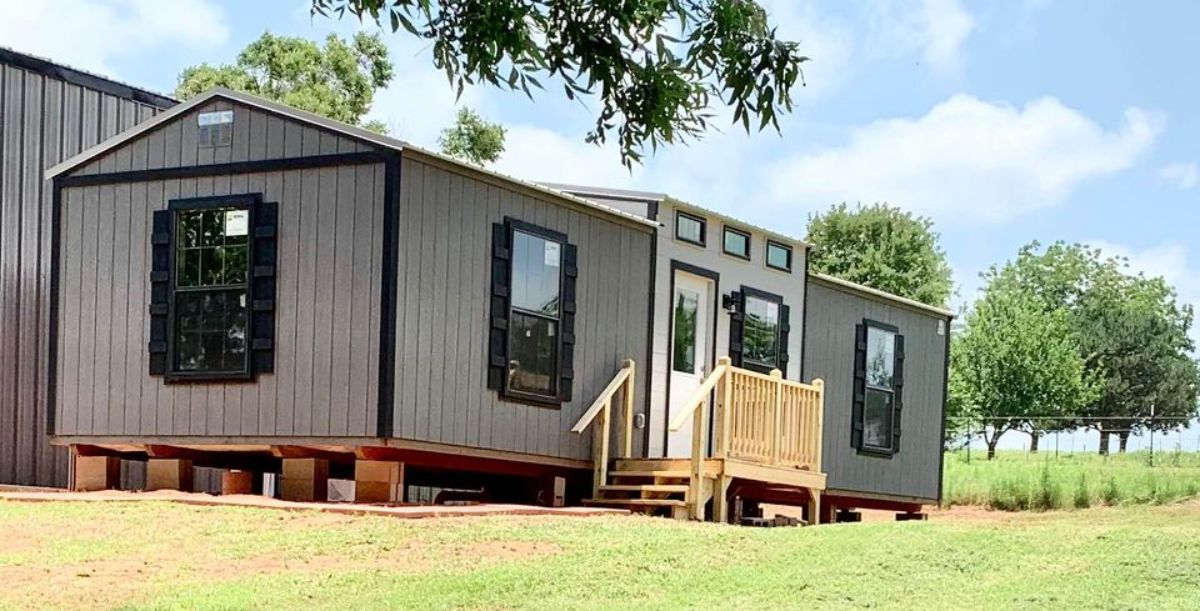 Overall view of 42’ Tiny House from outside